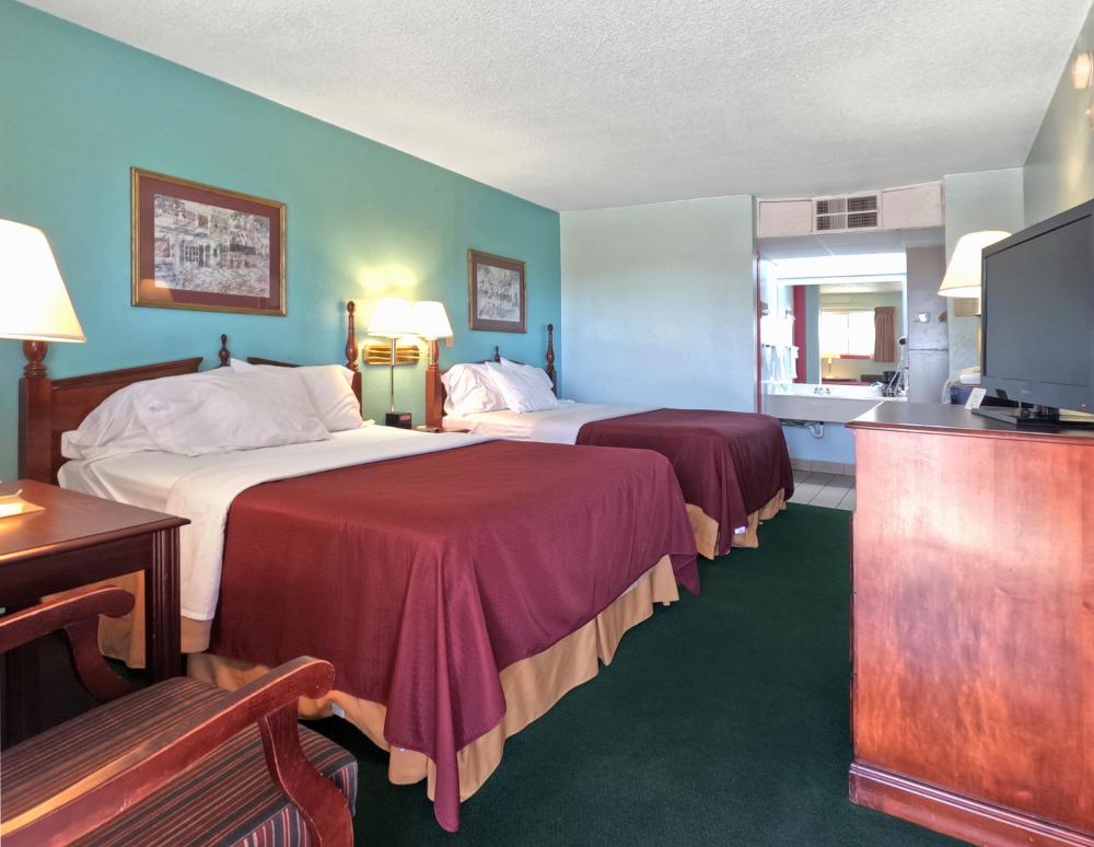 2 Queen Beds Non-Smoking interior